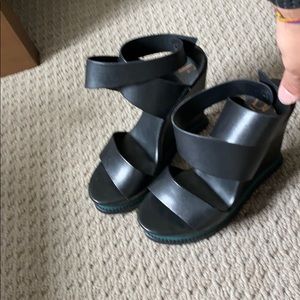 DVF wedges